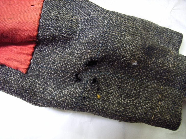 Gamba destra prima del restauro